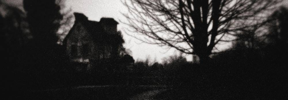 Le camp, mélange des genres